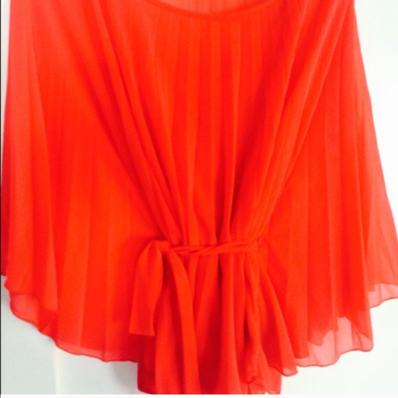 Elegant BEBE ORANGE / RED FLOWY TOP - Picture 2 of 3